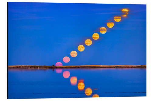 Stampa su alluminio Reflected moonrise over Crawling Lake Reservoir, Canada