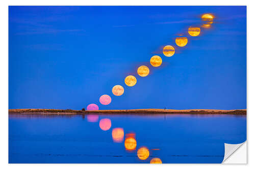 Selvklæbende plakat Reflected moonrise over Crawling Lake Reservoir, Canada