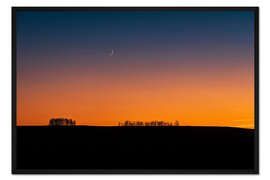 Gerahmter Kunstdruck Zwei Tage alter Mond und Venus in der Abenddämmerung