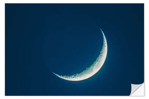 Selvklebende plakat 4-day old crescent moon in blue twilight