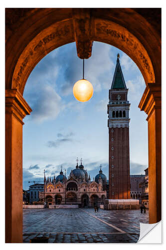 Selvklæbende plakat First light over St Mark's Square, Venice, Italy