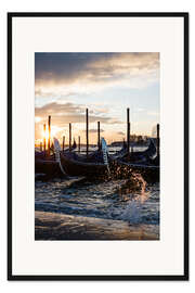 Gerahmter Kunstdruck Gondeln bei Sonnenaufgang, Venedig, Italien