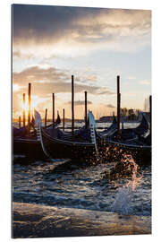 Quadro em plexi-alumínio Gondolas at sunrise, Venice, Italy