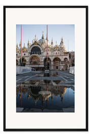 Gerahmter Kunstdruck Kathedrale spiegelt sich im Wasser, Venedig, Italien