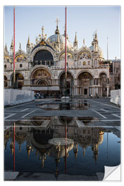 Wandsticker Kathedrale spiegelt sich im Wasser, Venedig, Italien