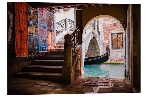 Alumiinitaulu Gondola under the bridge, Venice