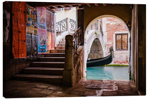 Obraz na płótnie Gondola under the bridge, Venice