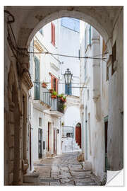 Selvklebende plakat Alley in the white town of Ostuni, Puglia, Italy