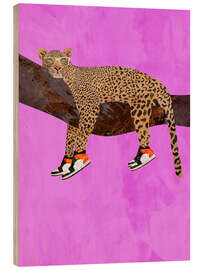 Trätavla Swag Leopard wearing sneakers