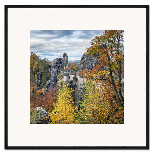 Ingelijste kunstdruk Autumn leaves at the Bastei Bridge, Saxon Switzerland