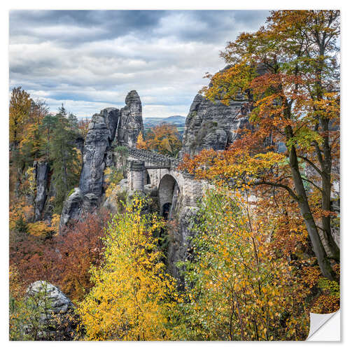 Selvklebende plakat Autumn leaves at the Bastei Bridge, Saxon Switzerland