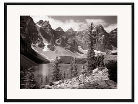 Gerahmter Kunstdruck Wanderer am Moraine Lake, Banff National Park, Kanada, 1960er