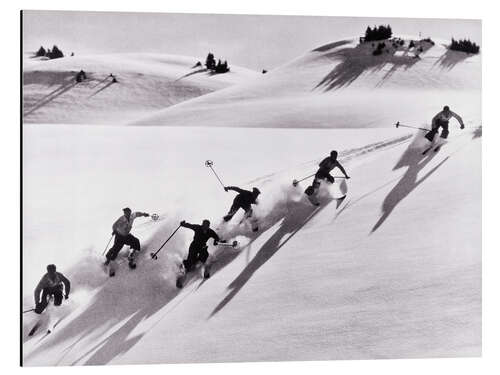 Print på aluminium Skiers skiing downhill in Swiss Alps, 1940's