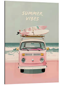 Aluminiumsbilde Summer Vibes - Pink Camper Van mit Surfbrettern