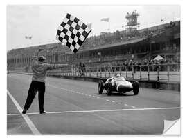 Selvklebende plakat Stirling Moss, Porsche 718/2, crosses the finish line, F1 1960