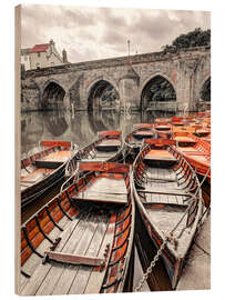 Tableau en bois Boats moored on river bank