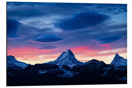 Cuadro de aluminio Lenticular clouds during sunrise behind Schreckhorn