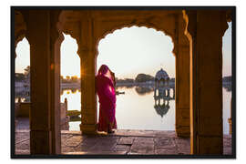 Gerahmter Kunstdruck Indische Frau am See, Jaisalmer, Indien