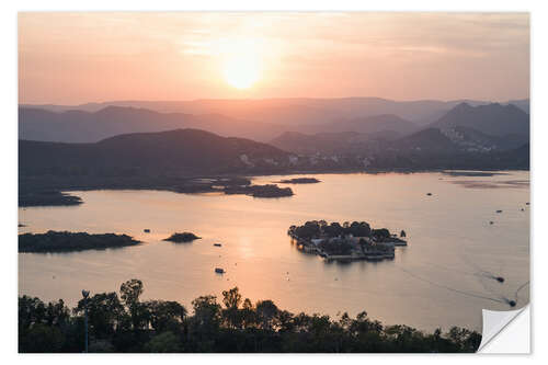 Självhäftande poster Sunset over Udaipur Lake, India