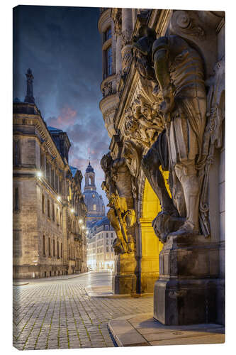 Leinwandbild Blick durch die Dresdner Altstadt auf die Frauenkirche