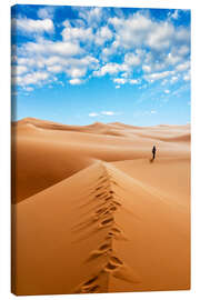 Stampa su tela Woman in the Sahara Desert, Erg Murzuq, Fezzan, Libya - Jones &amp; Shimlock