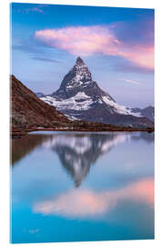 Akrylbilde Scenic sunrise over Matterhorn peak reflected in Riffelsee - Roberto Sysa Moiola