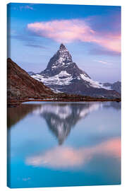 Lærredsbillede Scenic sunrise over Matterhorn peak reflected in Riffelsee - Roberto Sysa Moiola