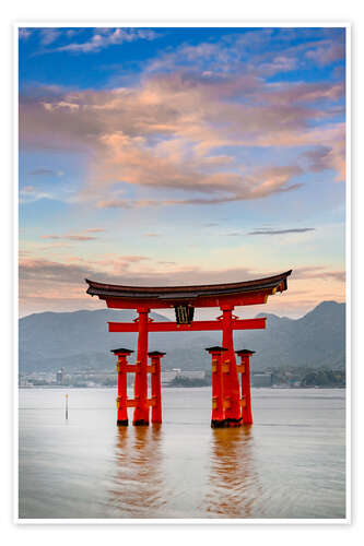 Póster Itsukushima Shrine on Miyajima Island in the evening