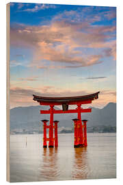 Puutaulu Itsukushima Shrine on Miyajima Island in the evening - Melanie Viola