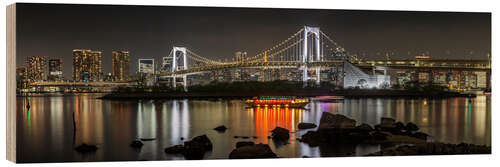 Tableau en bois Striking Rainbow Bridge with Tokyo skyline in the evening