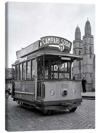 Canvas-taulu Campari tram in front of the Waldmann statue, Zurich
