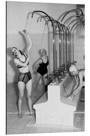 Alubild Frauen duschen im städtischen Hallenbad, 1941