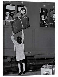 Obraz na płótnie Italian guest workers travel to Italy for the elections, 1963
