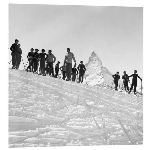 Quadro em acrílico Skiers in front of the Matterhorn, Switzerland, 1941