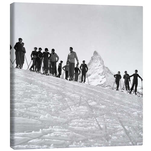 Lienzo Skiers in front of the Matterhorn, Switzerland, 1941