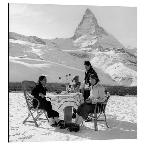 Print på aluminium Tea time in front of Matterhorn, Switzerland, 1945