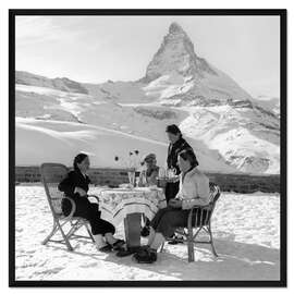 Gerahmter Kunstdruck Kaffeerunde, im Hintergrund das Matterhorn, Schweiz, 1945