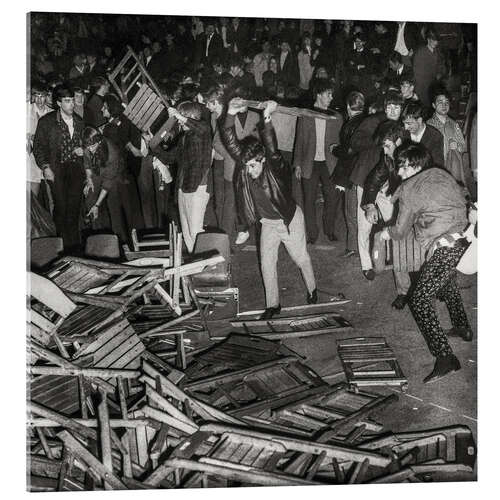 Obraz na szkle akrylowym Concert-goers demolish the seats at Rolling Stones concert, Zurich, 1967