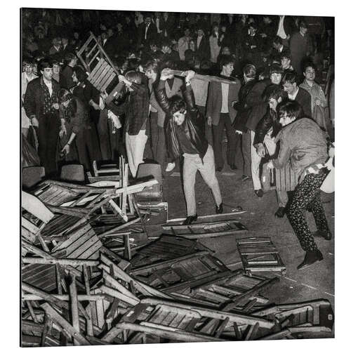 Alubild Konzertbesucher demolieren die Sitze beim Konzert der Rolling Stones, Zürich, 1967