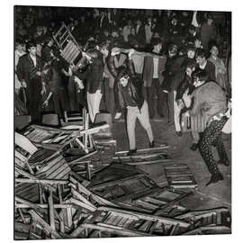 Obraz na aluminium Concert-goers demolish the seats at Rolling Stones concert, Zurich, 1967