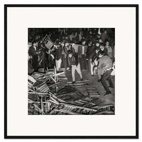 Kehystetty taidepainatus Concert-goers demolish the seats at Rolling Stones concert, Zurich, 1967