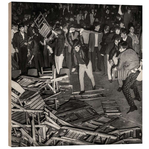 Obraz na drewnie Concert-goers demolish the seats at Rolling Stones concert, Zurich, 1967
