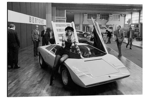 Aluminiumsbilde A model with Lamborghini Bertone 500 at the Geneva Motor Show, 1971