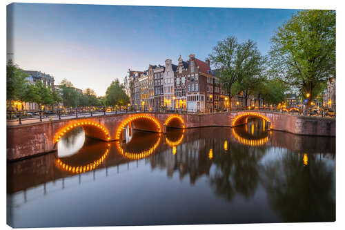 Leinwandbild Brücke mit Lichtern in Amsterdam, Niederlande