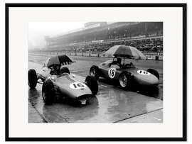 Plakat artystyczny premium w ramie Jack Brabham and Carel Graf de Beaufort, 1962