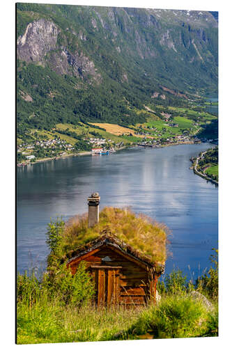 Cuadro de aluminio Alpine hut with a view of Olden in Norway