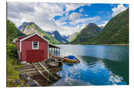 Aluminiumsbilde Fjærlandfsjord and red wooden cabin, Norway - Rico Ködder