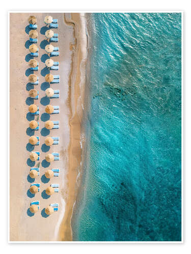 Poster Luftbild Strand mit Sonnenschirmen auf Kreta, Griechenland