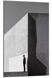 Cuadro de aluminio Man in front of modernist building - Peter Roder