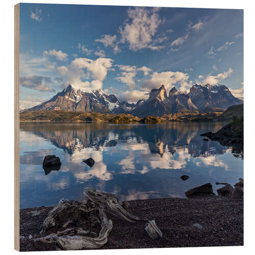 Quadro de madeira Lake in front of Torres del Paine in Patagonia